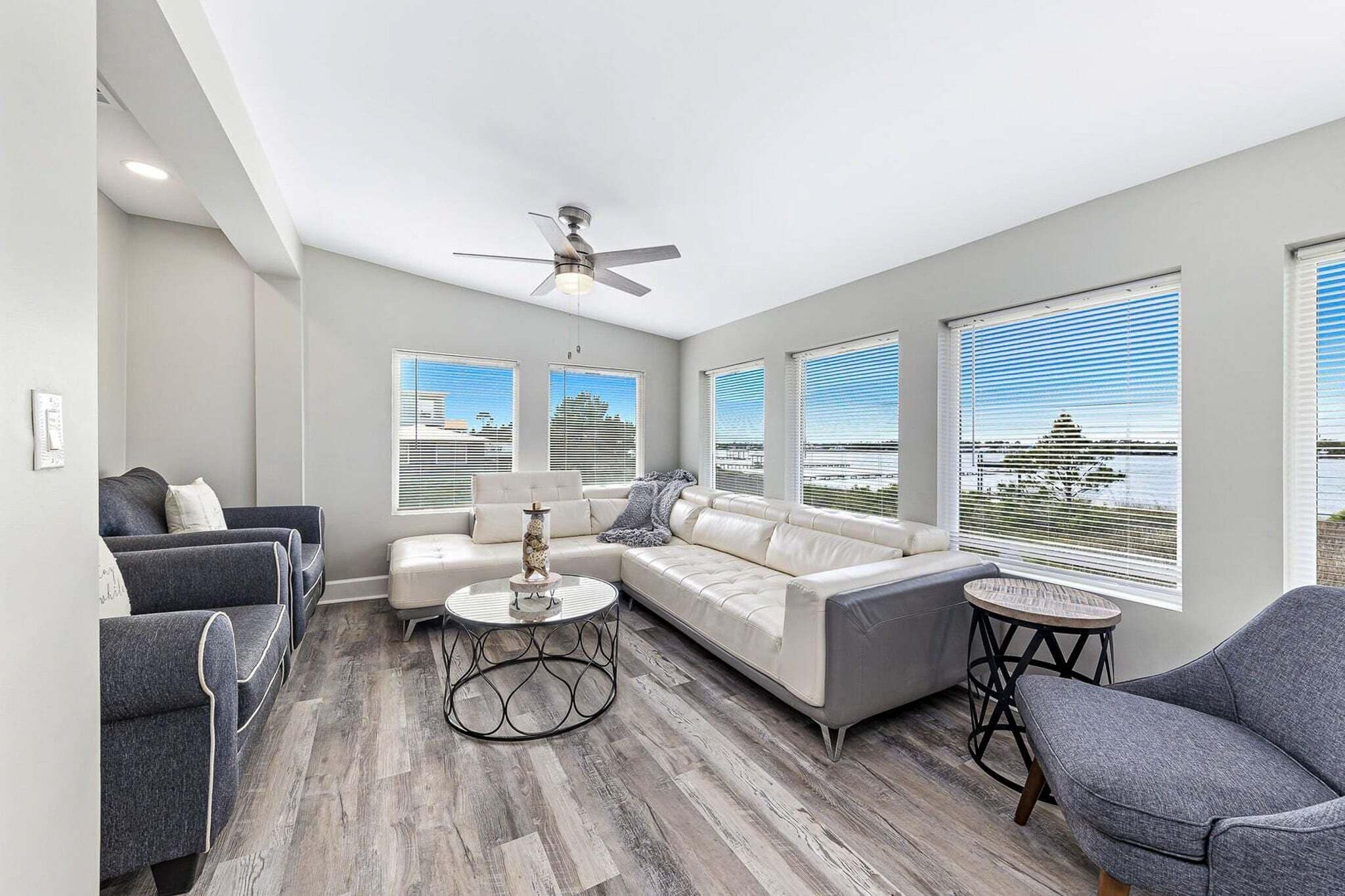 House, 5 Bedrooms | Living area