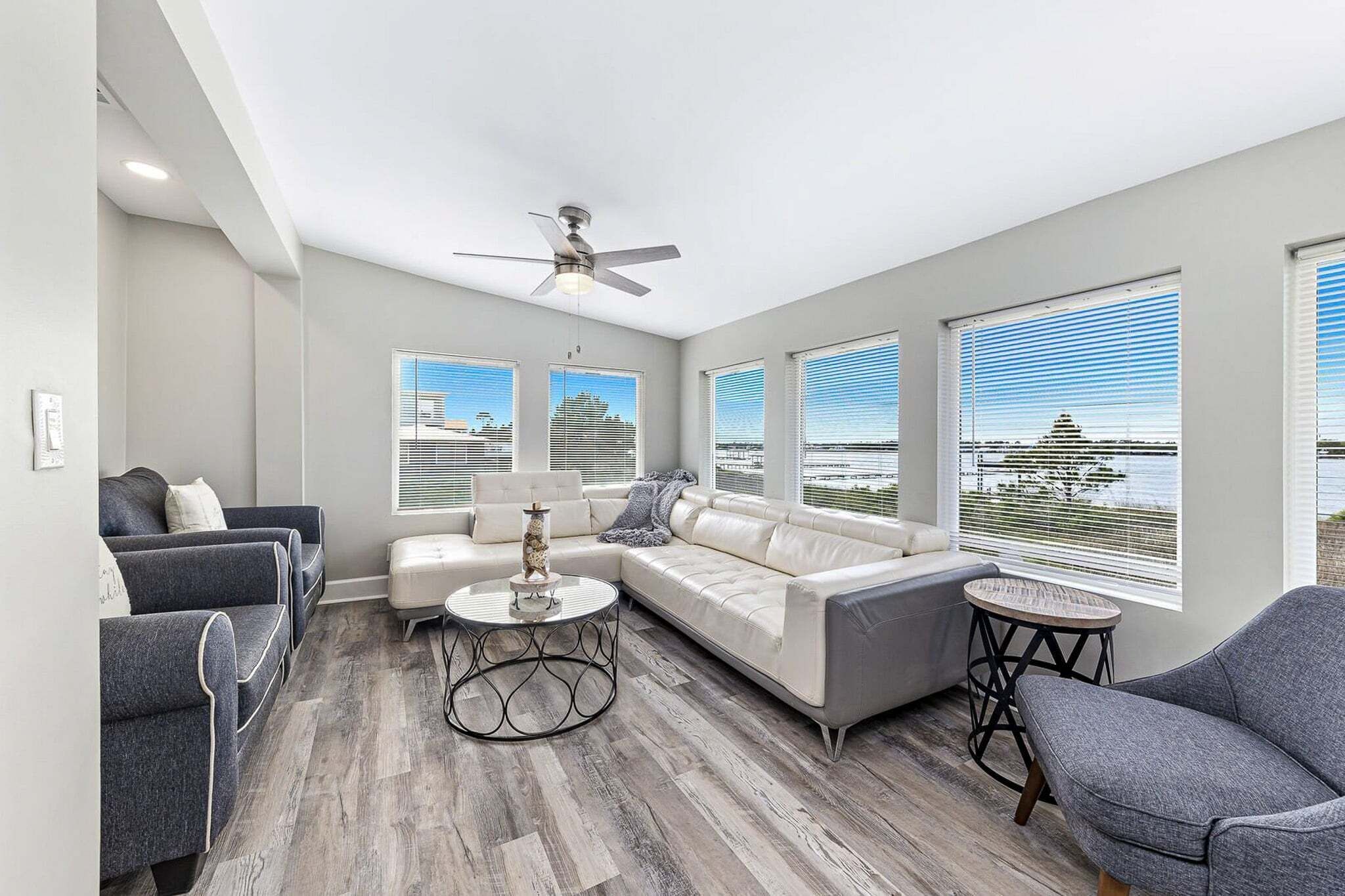 House, 5 Bedrooms | Living area