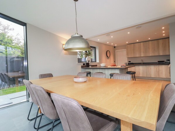 Dining - Harberton (Wadebridge)