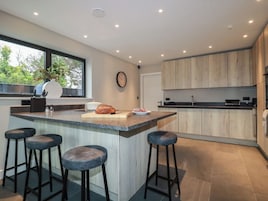 Fridge, microwave, dishwasher, cookware/dishes/utensils