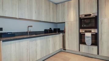 Cookware/dishes/utensils