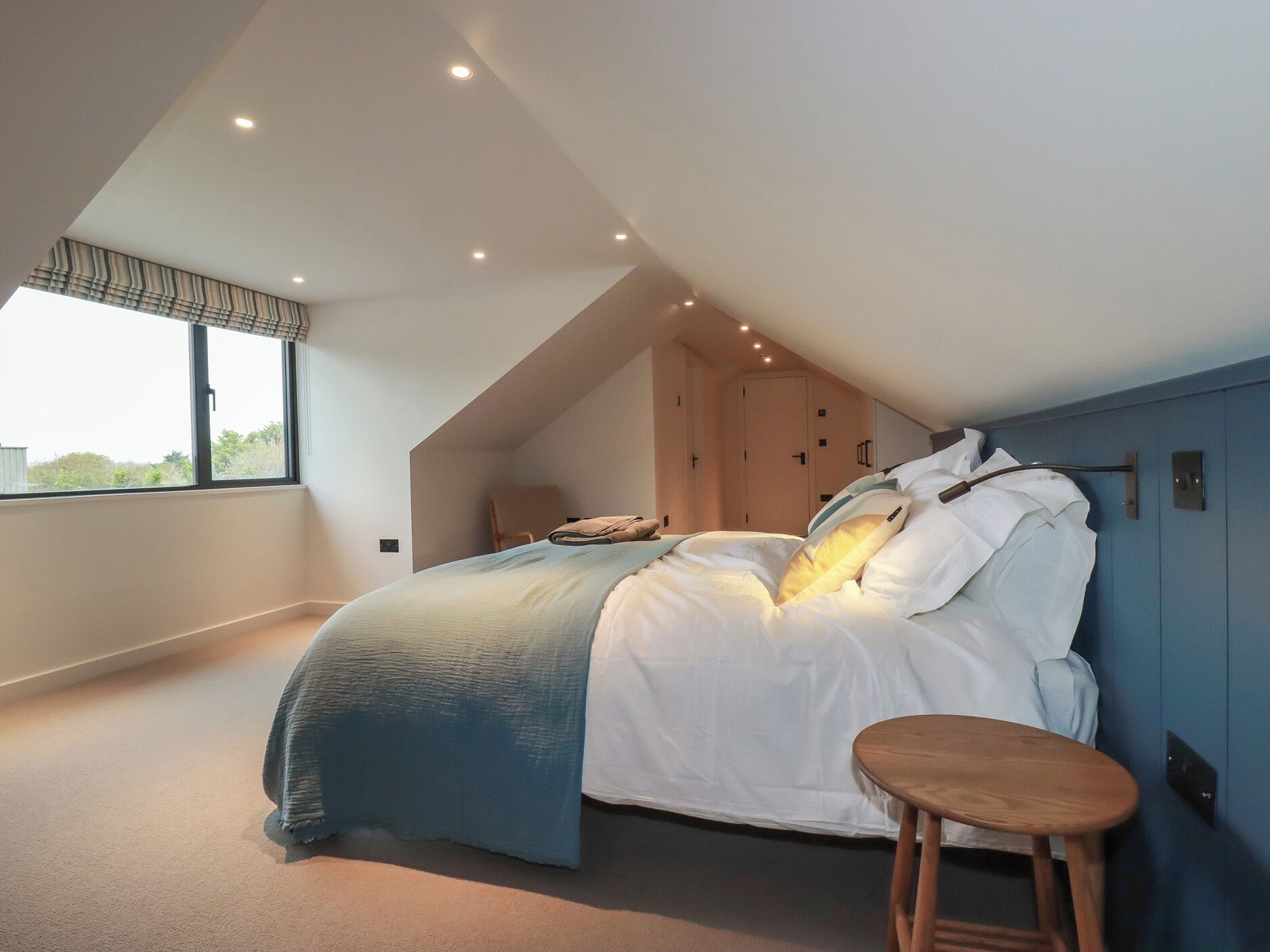 4 bedrooms, individually decorated, individually furnished, free WiFi