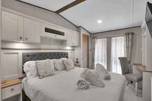 2 bedrooms, desk, iron/ironing board, WiFi - Beaver Lodge - North East Escapes (Morpeth)