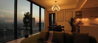 Sky-High Luxury 3BR - The Crest Dubai