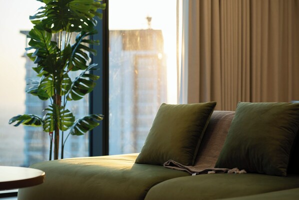 デラックス アパートメント バルコニー プールビュー | リビング エリア