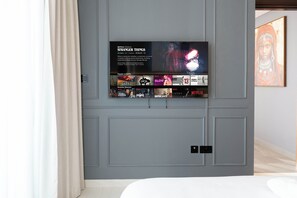 Exterior - Sky-High Luxury 3BR - The Crest Dubai (Dubai)