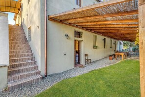 Departamento familiar, varias habitaciones (Berignone Natural Paradise Apt) | Terraza o patio