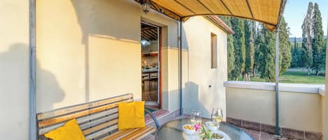 Familienapartment, Mehrere Schlafzimmer (Berignone Natural Paradise Apt) | Speisen im Freien