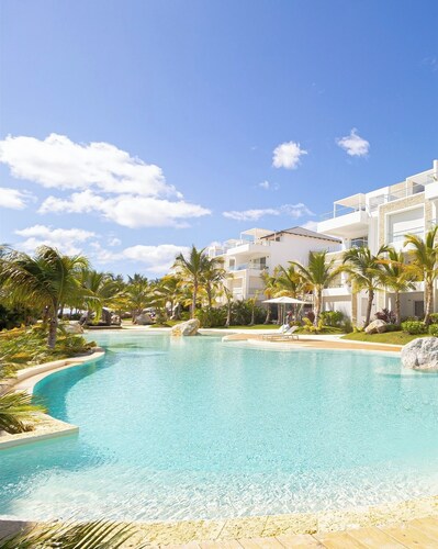 Aqua Esmeralda Beachfront Apartment Dominica 202