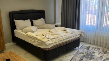 Desk, laptop workspace, free WiFi