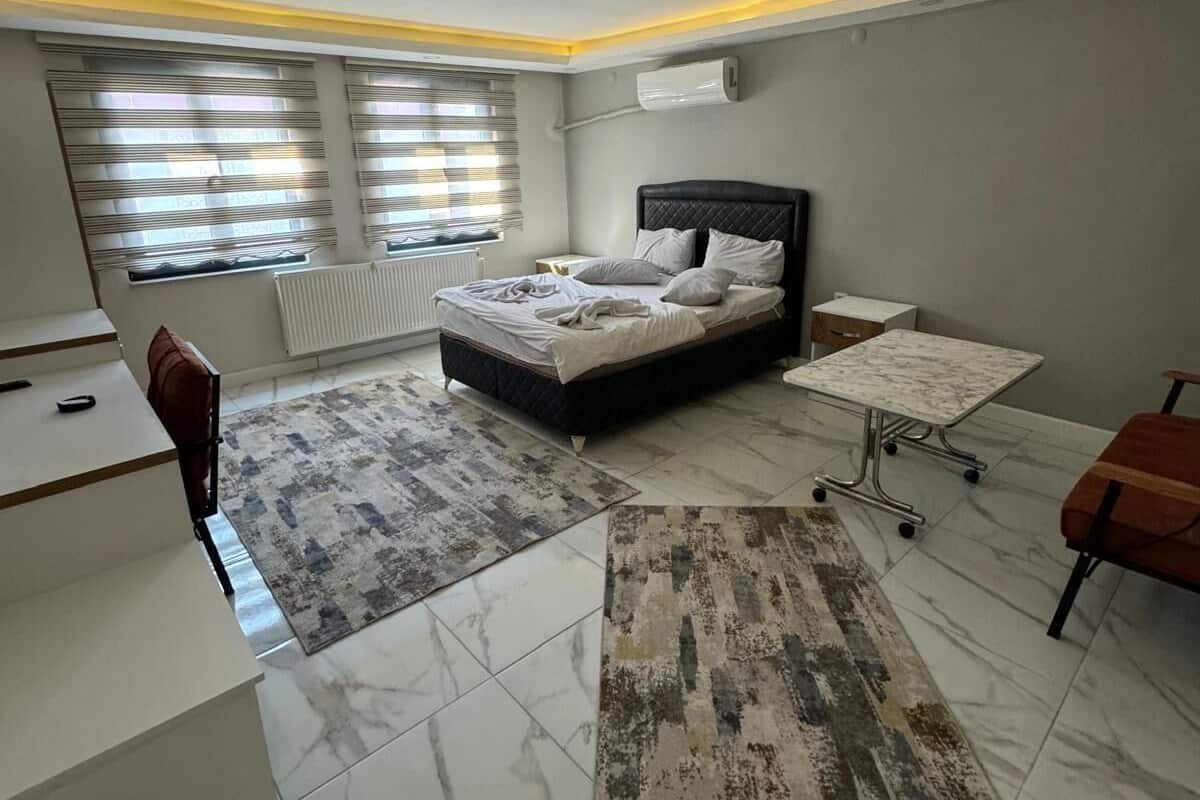 Deluxe Suite, Mountain View | Desk, laptop workspace, free WiFi