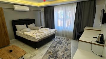 Desk, laptop workspace, free WiFi