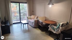 Apartment, 1 Schlafzimmer, Raucher, Balkon | Wohnzimmer