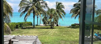 The Blue House,Oceanfront with 4 bedrooms 2 bath sleeps 10 in beds, water access