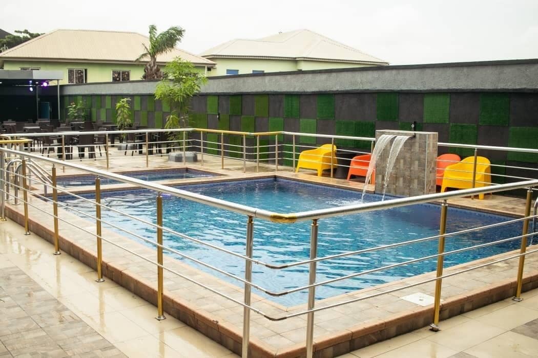 2 piscinas al aire libre