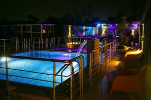 2 piscinas al aire libre