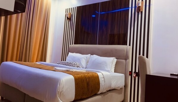 Classic Double or Twin Room, Non Smoking, Air conditioning | Desk, laptop workspace, free WiFi