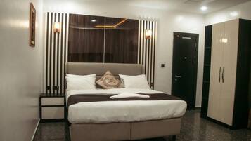 Habitación clásica con 1 cama matrimonial o 2 individuales, para no fumadores, aire acondicionado | Escritorio, espacio para trabajar con laptop y wifi gratis