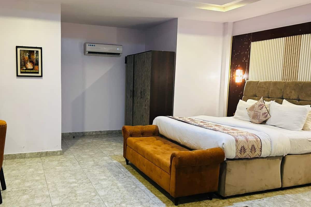 Classic Double or Twin Room, Private Bathroom, City View