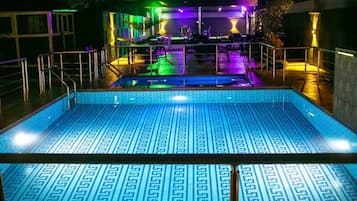 2 piscinas al aire libre