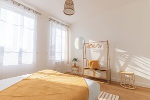 Silitysrauta/-lauta, Wi-Fi, vuodevaatteet