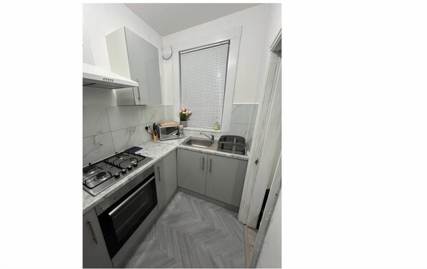 Private kitchen - Cosy two bedroom house/Close to City Center Leeds! (Leeds)