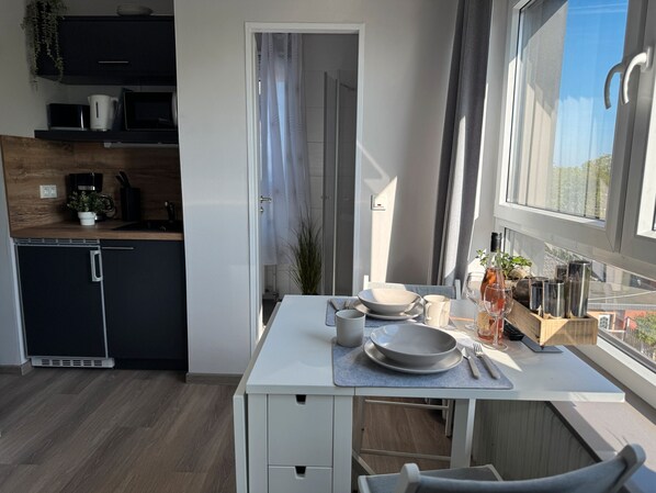 Køleskab, mikrobølgeovn, ovn, kogeplade