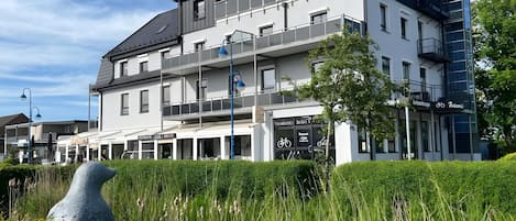 المنشأة من الخارج