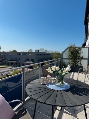Outdoor dining - Apartment 'Fewo Strandperle' with Shared Garden and Wi-Fi (Butjadingen)