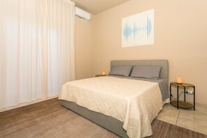 2 bedrooms, WiFi, bed sheets - Apartment 'Lemon Terrace' with Private Terrace, Wi-Fi and Air Conditioning (Catania)