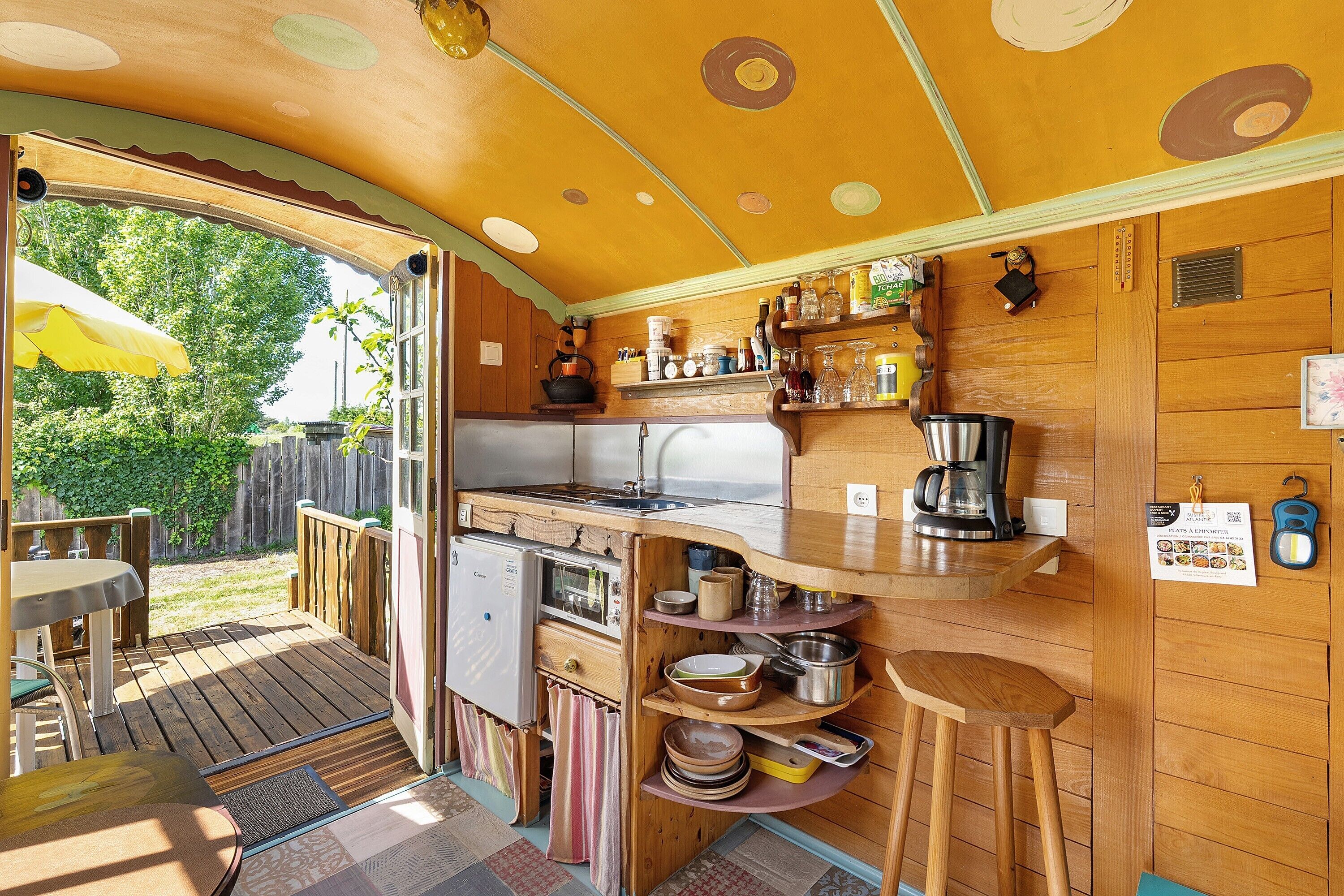 Kylskåp, mikrovågsugn, ugn och spishäll