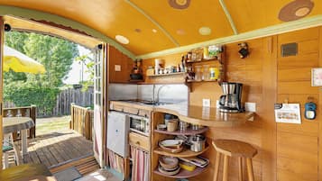 Kylskåp, mikrovågsugn, ugn och spishäll