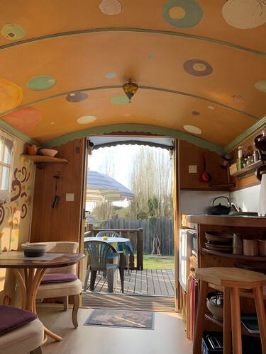 La Roulotte Daninas : terrasse privée, jardin et Wi-Fi à Bourgneuf en Retz