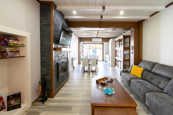 Living area - Rural House 'La Casa De Felisin' with Private Pool, Wi-Fi, and Air Conditioning (Pulgar)