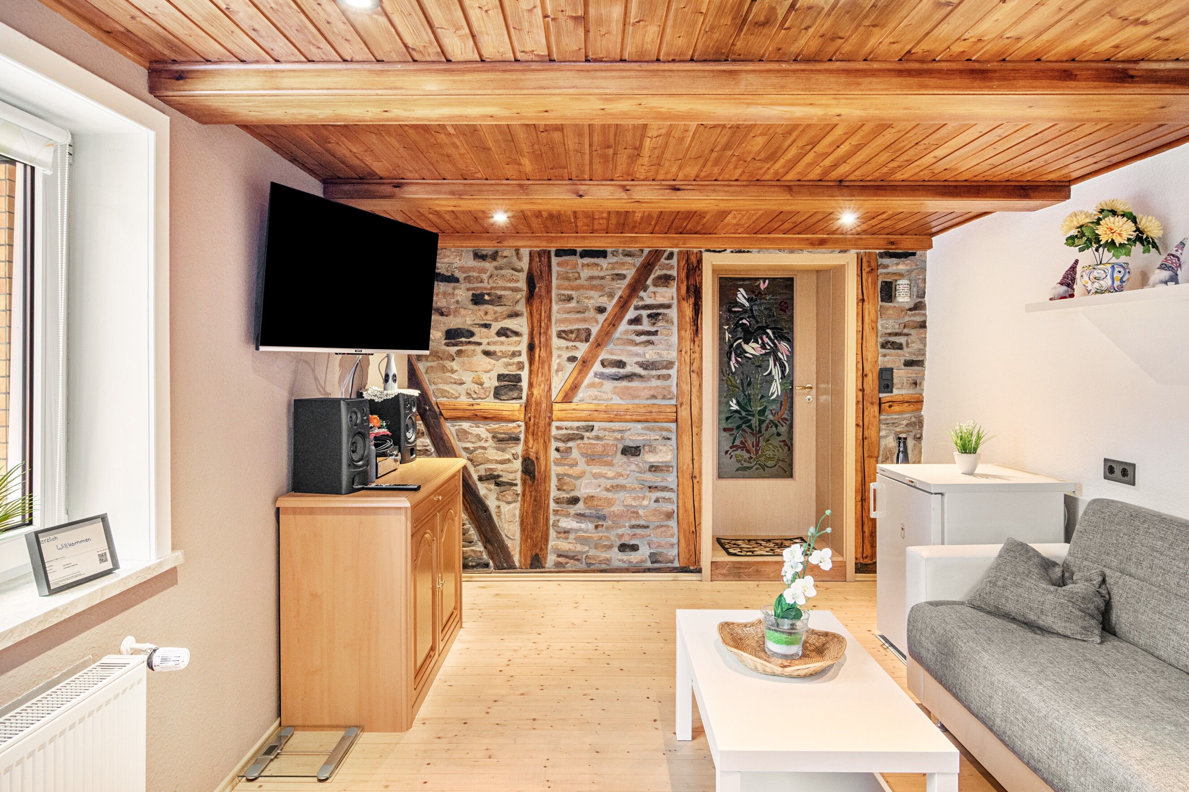 Fernseher, DVD-Player, Stereoanlage