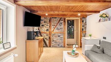 Fernseher, DVD-Player, Stereoanlage