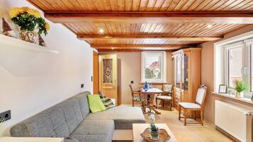 Fernseher, DVD-Player, Stereoanlage