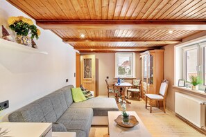 Televisión, reproductor de DVD, estéreo