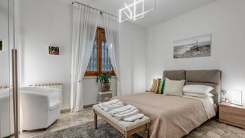 Iron/ironing board, WiFi, bed sheets