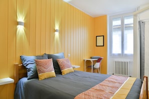 WiFi, bed sheets - Guest Room 2 with Shared Pool, Communal Garden and Wi-Fi (Betton-Bettonet)