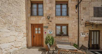 La Cabaña - Rural House in Burgos: 5 Bedrooms and Mountain Views