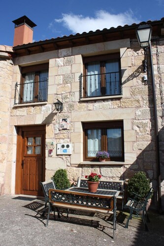 Rural House 'La Cabaña' with Mountain Views and Wi-Fi