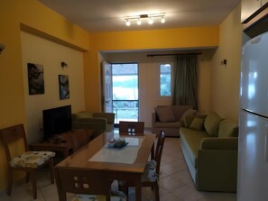TV - Apartment 'Vardia Room' with Sea View, Wi-Fi and Air Conditioning (Lefkada)