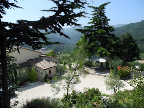 Bed and Breakfast 'Chambre 3 Personnes' with Shared Pool, Wi-Fi and Air Conditioning