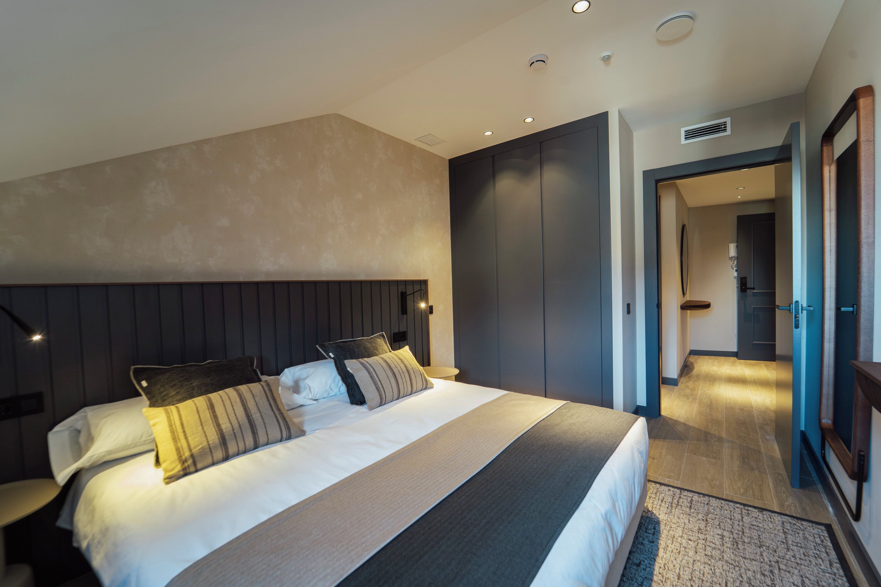 Appartement, kamers met tussendeur | Luxe beddengoed, een laptopwerkplek, verduisterende gordijnen
