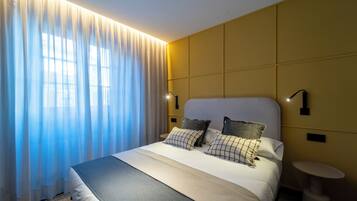 Deluxe studio, balkon, uitzicht op de stad | Verduisterende gordijnen, een strijkplank/strijkijzer, gratis wifi