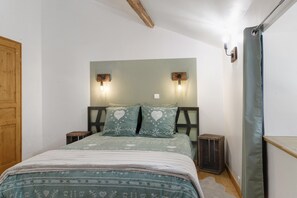 Fer et planche à repasser, Wi-Fi, literie fournie