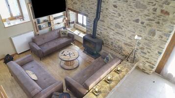 Télévision, table de tennis de table