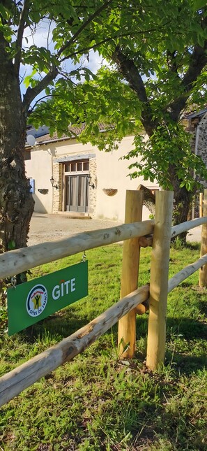 Exterior detail - Country House 'Le Ranch Des Ours' with Private Pool, Terrace & Wi-Fi (Champsac)