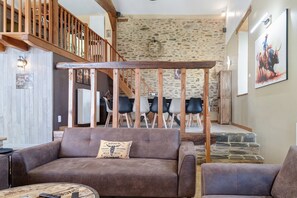 TV, ping pong - Country House “Le Ranch Des Ours” with Private Pool, Terrace, and Wi-Fi (Champsac)